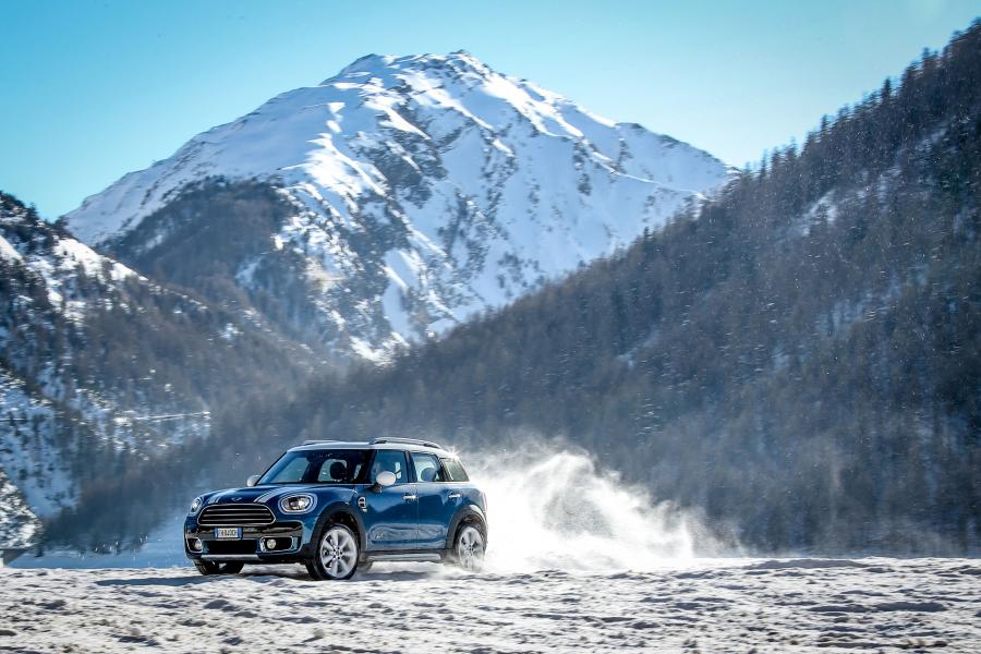  Mini Cooper D Countryman ALL4 (F60) 2017 года  (WW) (фото 2 из 20)